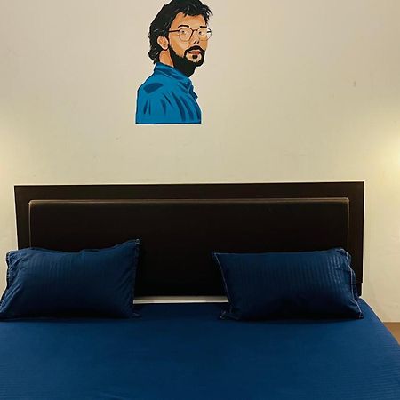 El Profesor Varanasi Dış mekan fotoğraf